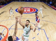 开云官网-塞尔特大胜对手，雄踞榜首之位