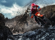 开云体育直播-欧冠决赛之夜，乔治关键时刻站出来