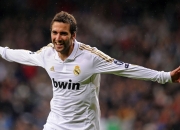 开云体育平台APP-赛道与球场，福克斯的街道狂飙与勇士的统治之力