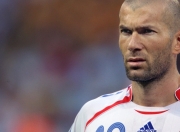 开云体育下载-红牛与哈斯的冰火两重天，塞恩斯的高光，能否照亮F1的唯一性时刻？