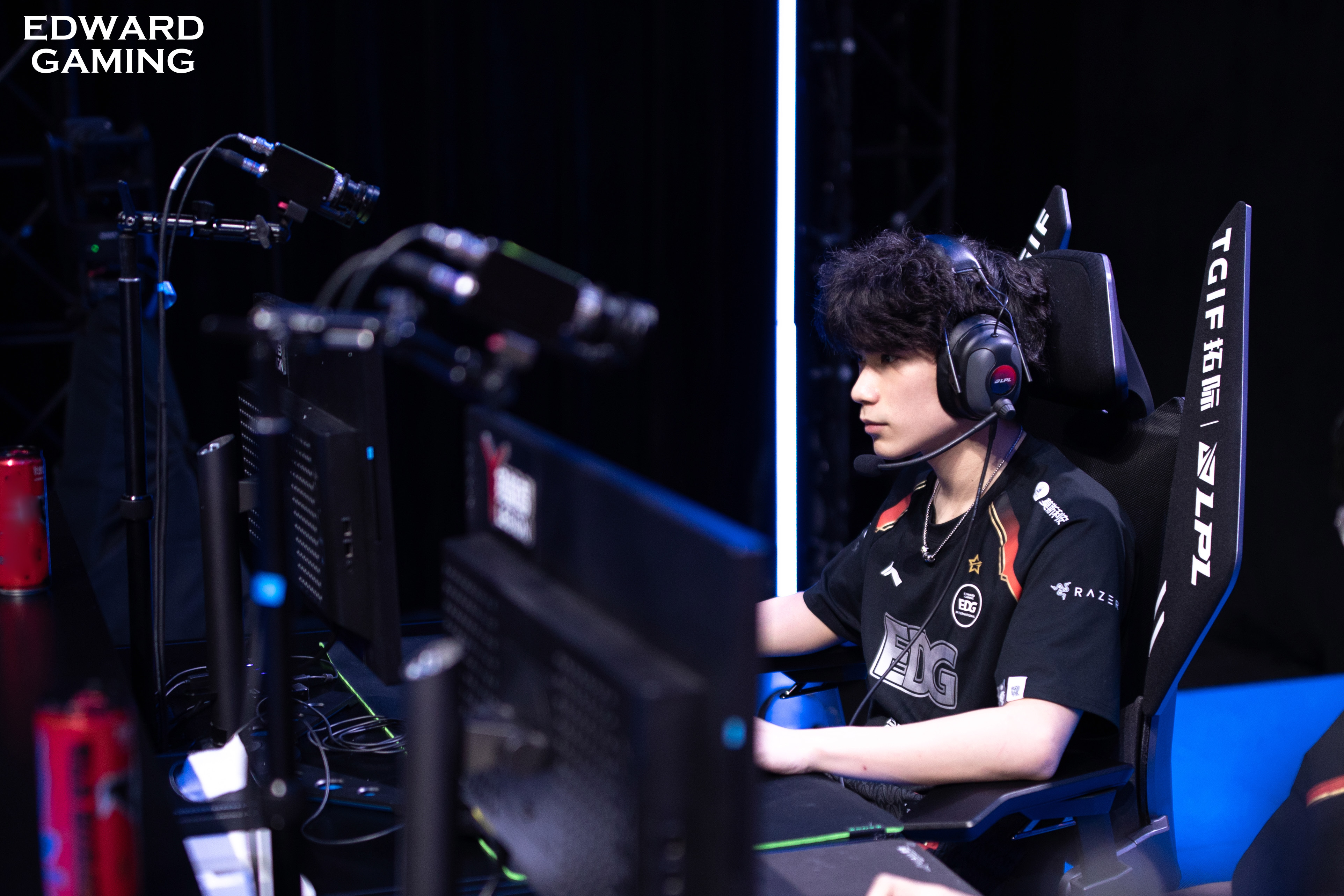 包含EDG横扫FNC，Inspired高光表现的词条