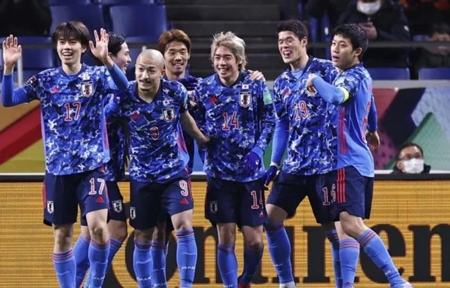 包含日本乒乓球队完胜中国乒乓球队，波尔统治全场的词条