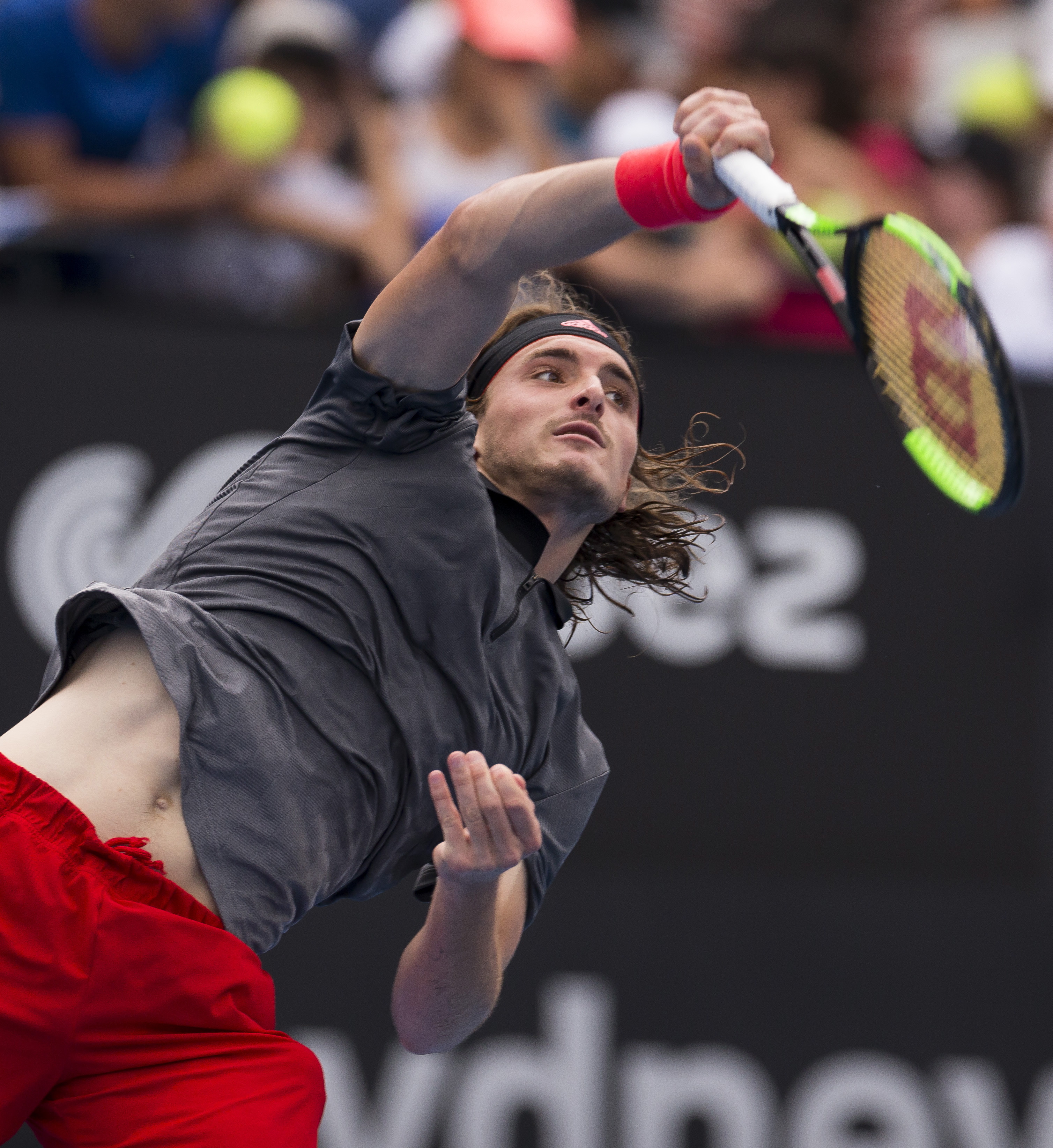 德国网球队逆转西班牙网球队，西西帕斯高光表现的简单介绍