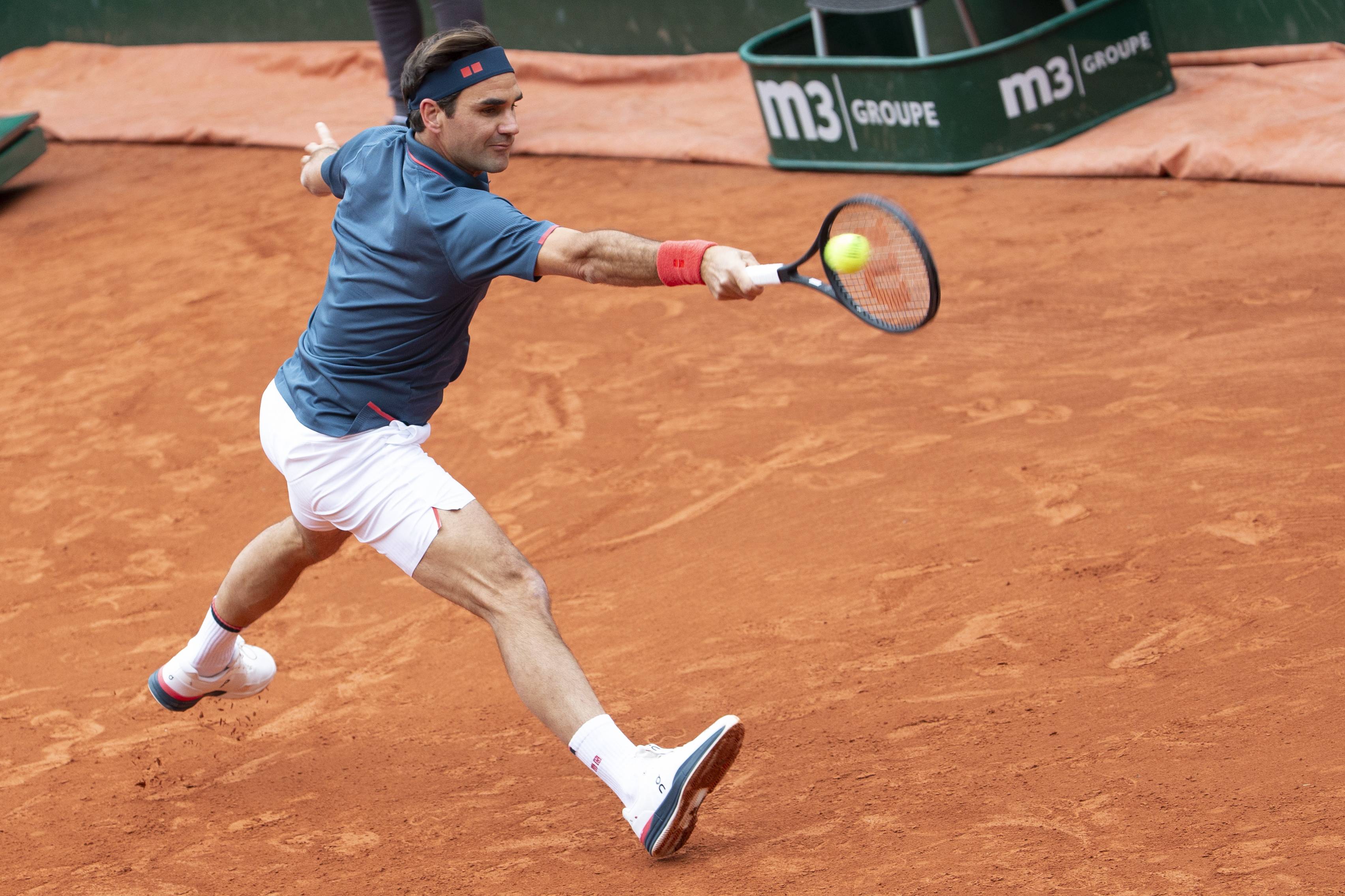 包含西班牙网球队力克美国网球队，费德勒完成帽子戏法的词条