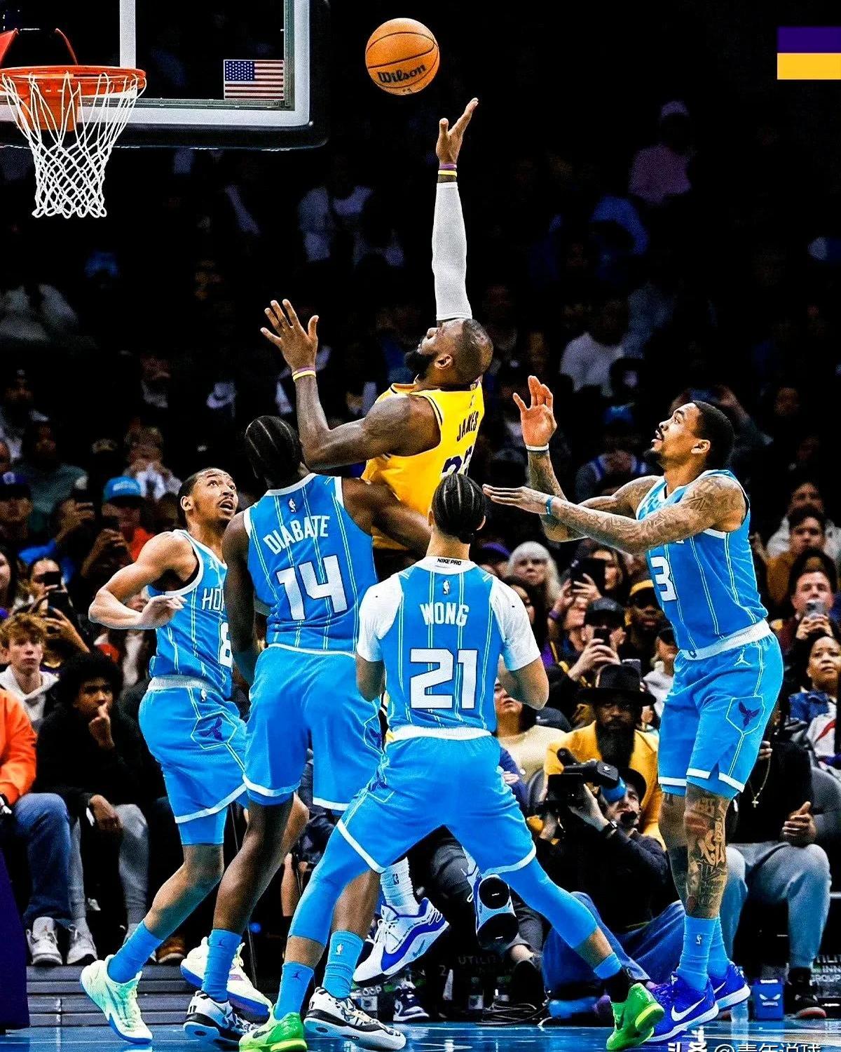 黄蜂轻取爵士，利拉德统治全场的简单介绍