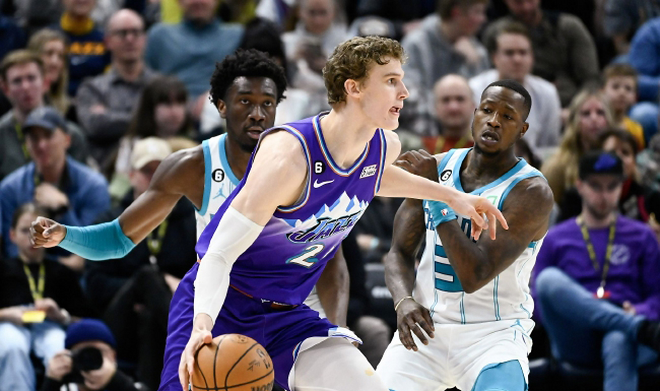 黄蜂轻取爵士，利拉德统治全场的简单介绍