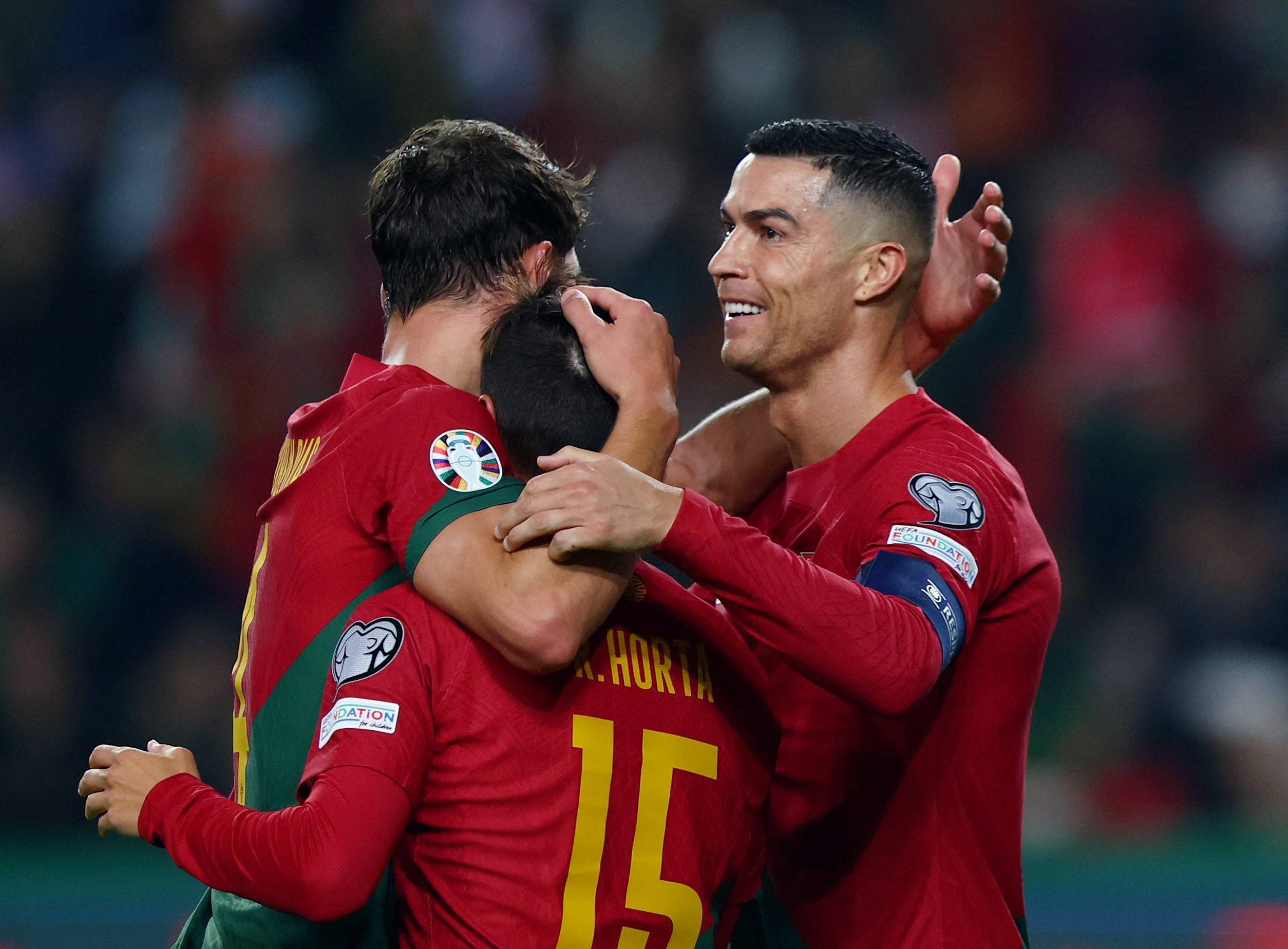 阿美尼亚在比赛中受伤，提前结束赛季的简单介绍