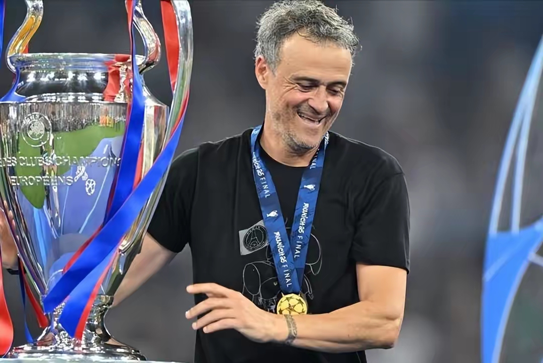 包含利尔在法国联赛中赢得关键胜利的词条