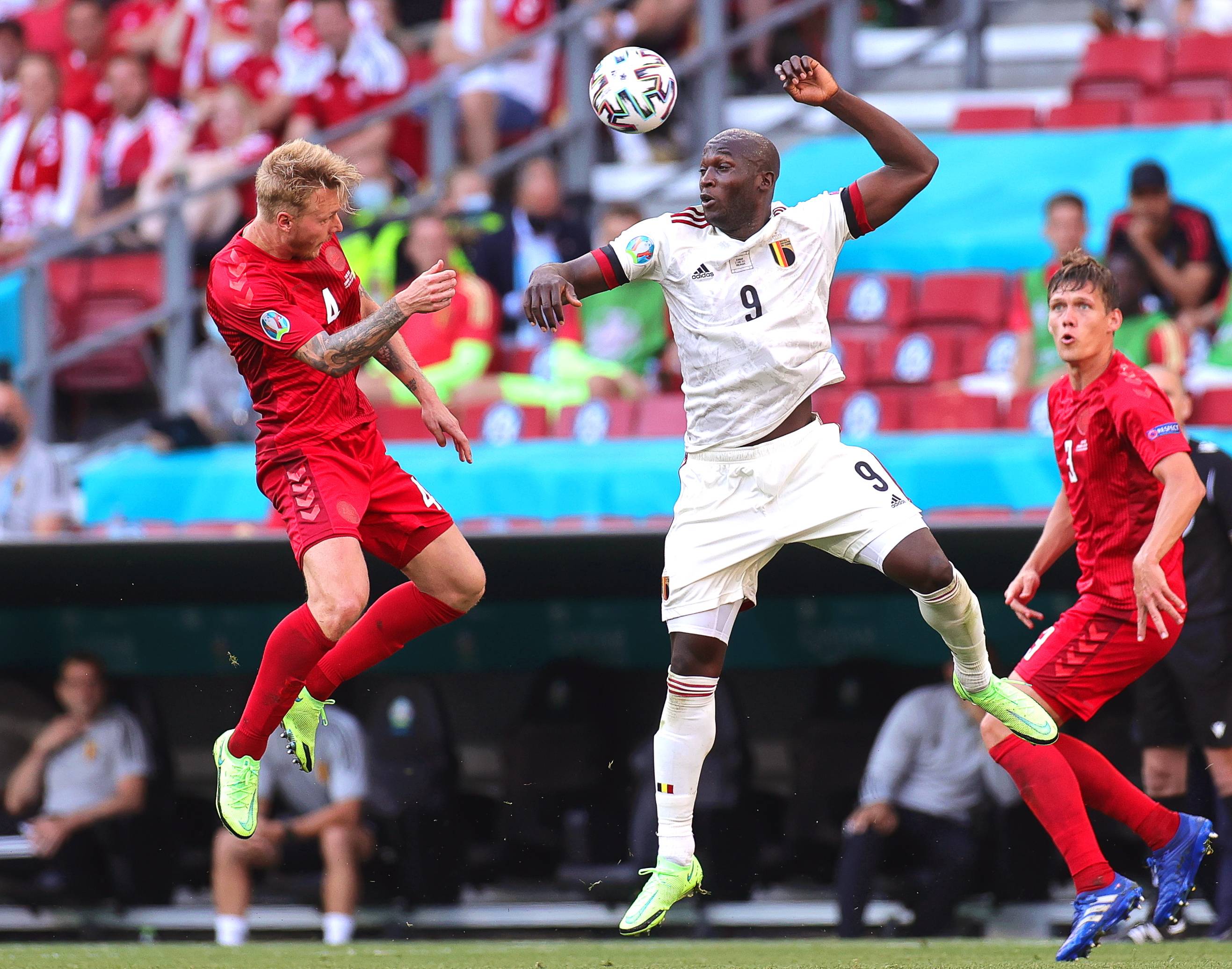 包含欧洲足球比赛的竞争壮观非凡的词条 包含欧洲足球比赛的竞争壮观非凡的词条