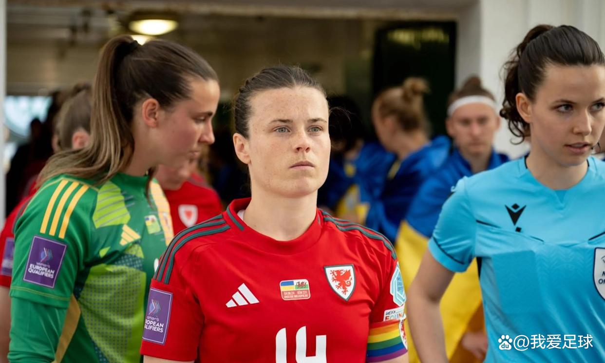 包含足球盛事中，女性运动员绽放光芒！的词条