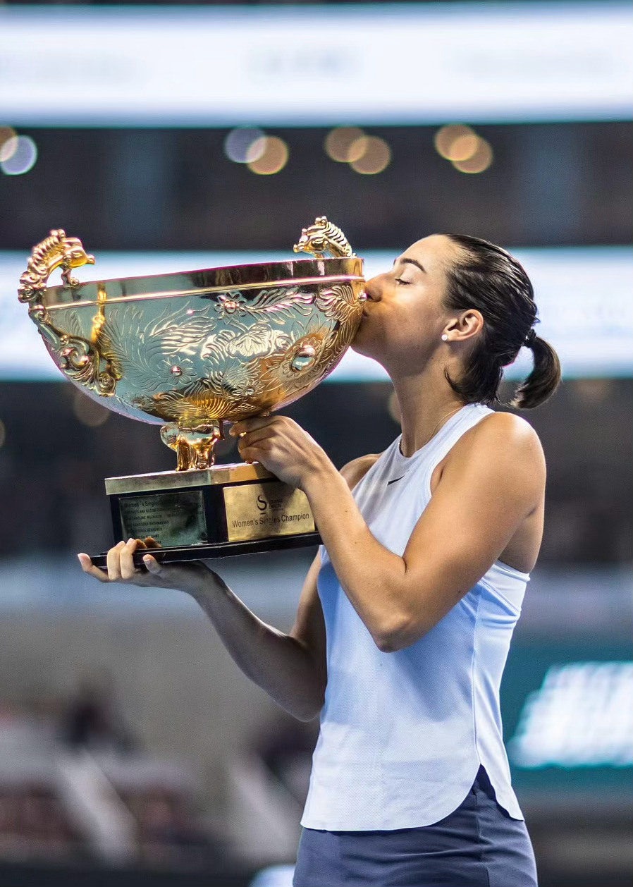 包含足球盛事中，女性运动员绽放光芒！的词条