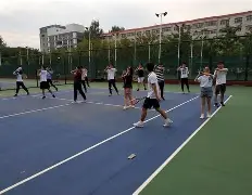 关于精妙配合频现，球场动作优美精准的信息