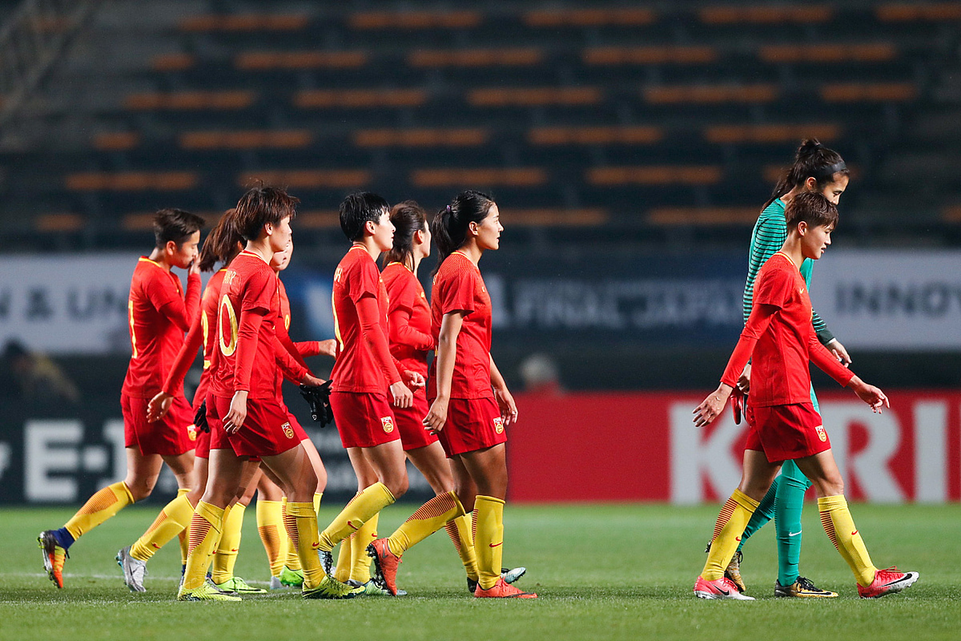 包含中国女足备战大赛，士气高昂的词条