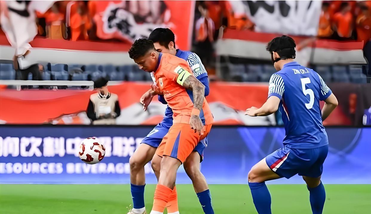 吉布森破门，助申花逆转胜卓尔