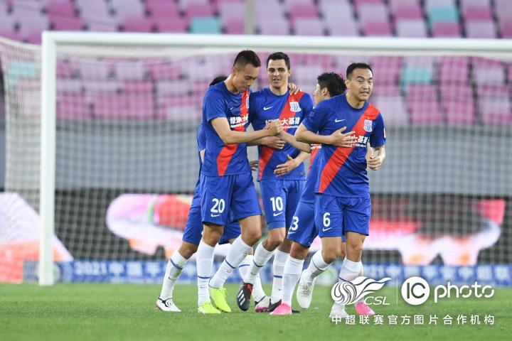 吉布森破门，助申花逆转胜卓尔