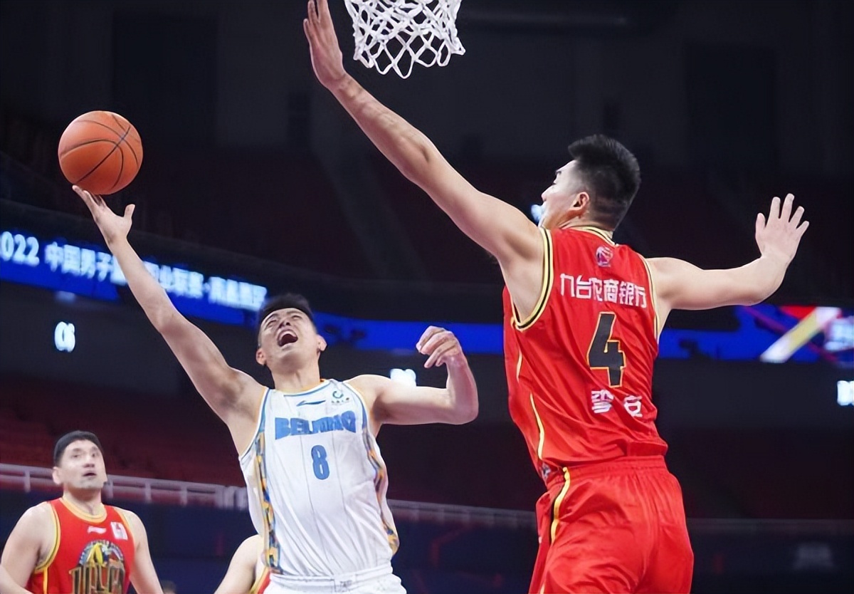 北京首钢成功扭转局面，全队合力摘取胜利果实