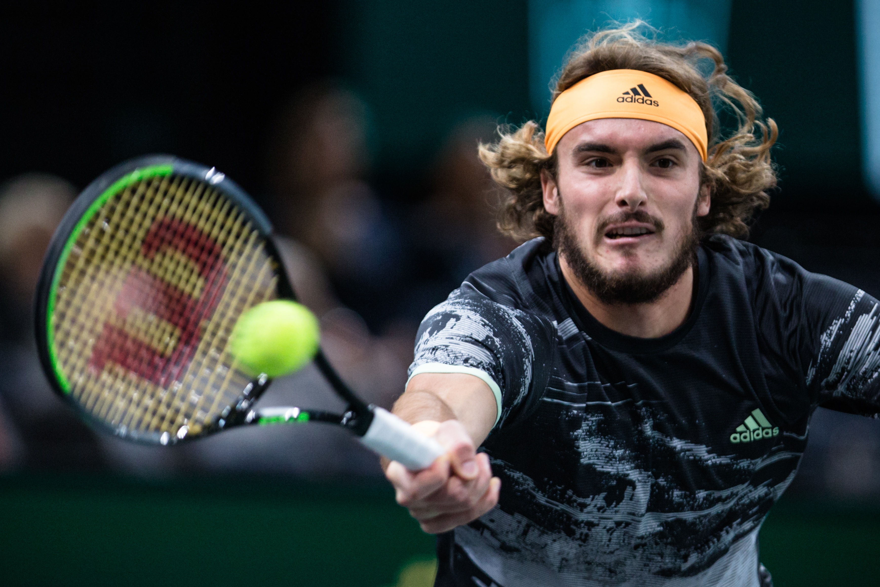 包含西班牙网球队绝杀法国网球队，西西帕斯惊艳世界的词条