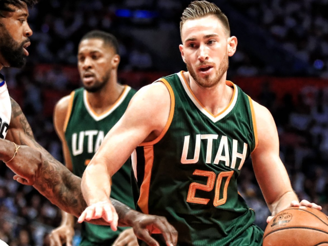 包含爵士横扫辽宁队，戈贝尔带队取胜的词条