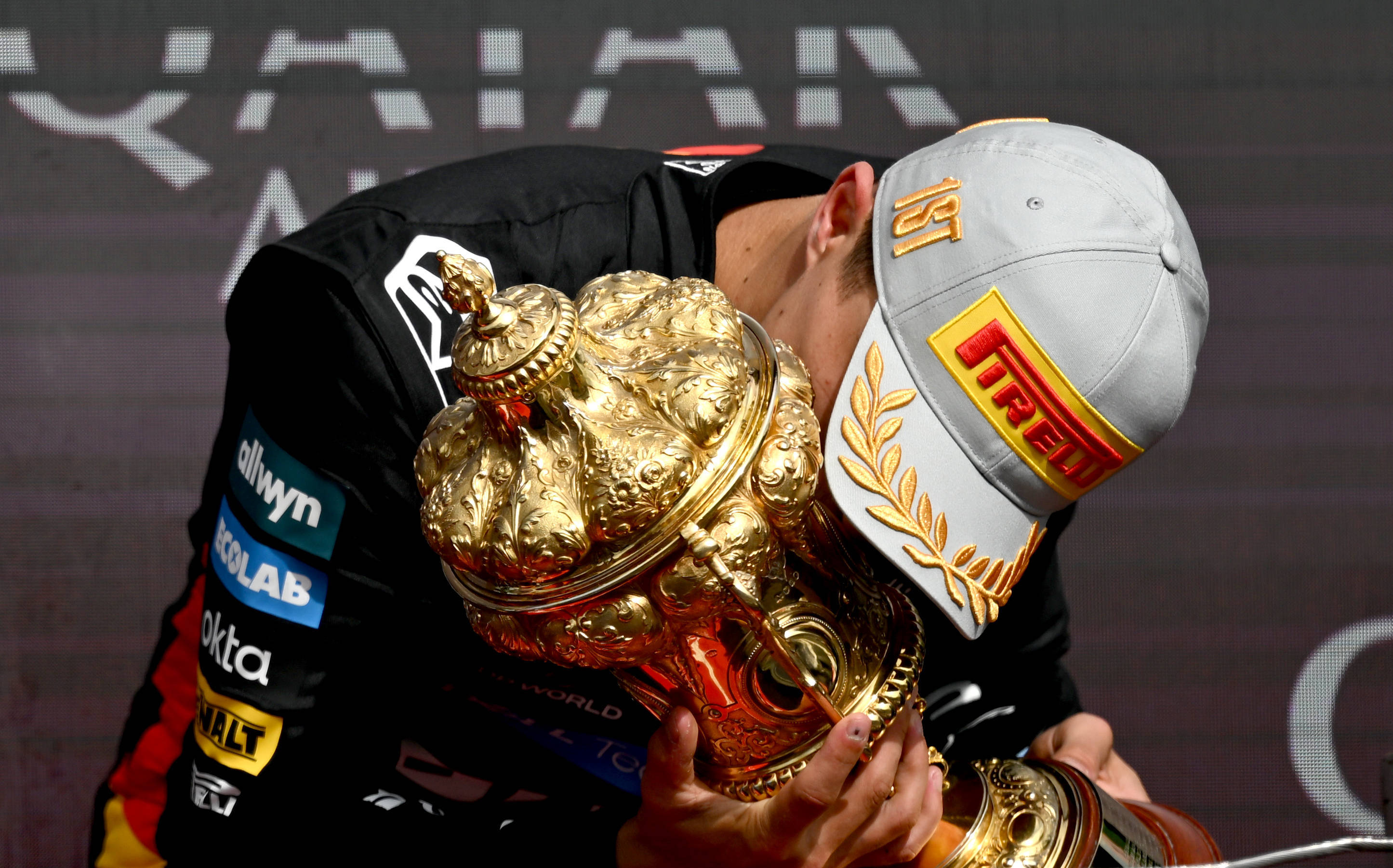 关于索伯车队逆转红牛二队，诺里斯点燃赛场的信息