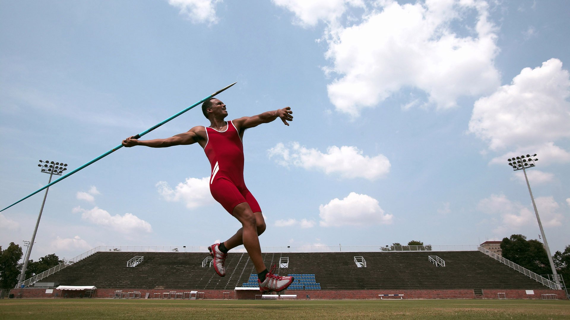 巴斯托尼爆发,多特蒙德决胜局带走厄瓜多尔—一场跨越时空的足球隐喻